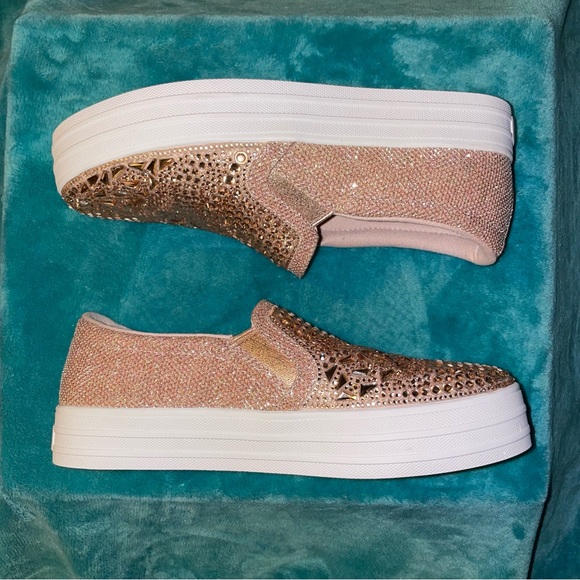 Sketchers Sneaker! Like New! - Picture 5 of 9